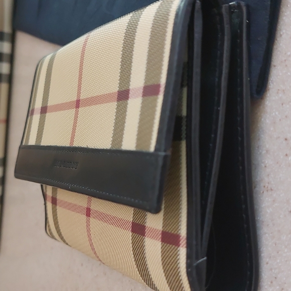 Authentic Burberry small tote and wallet comes with dust bag - Picture 15 of 16